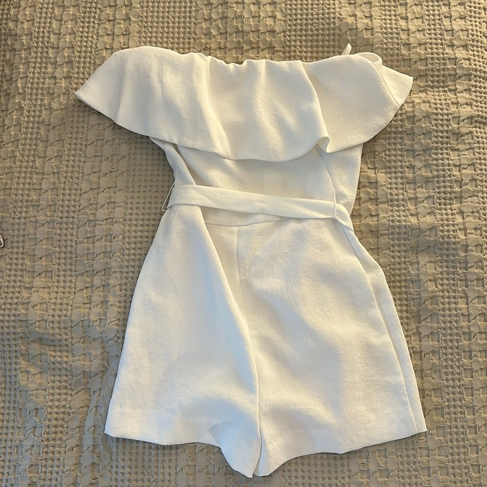 White Strapless Babaton Romper in Size 00 from Aritzia